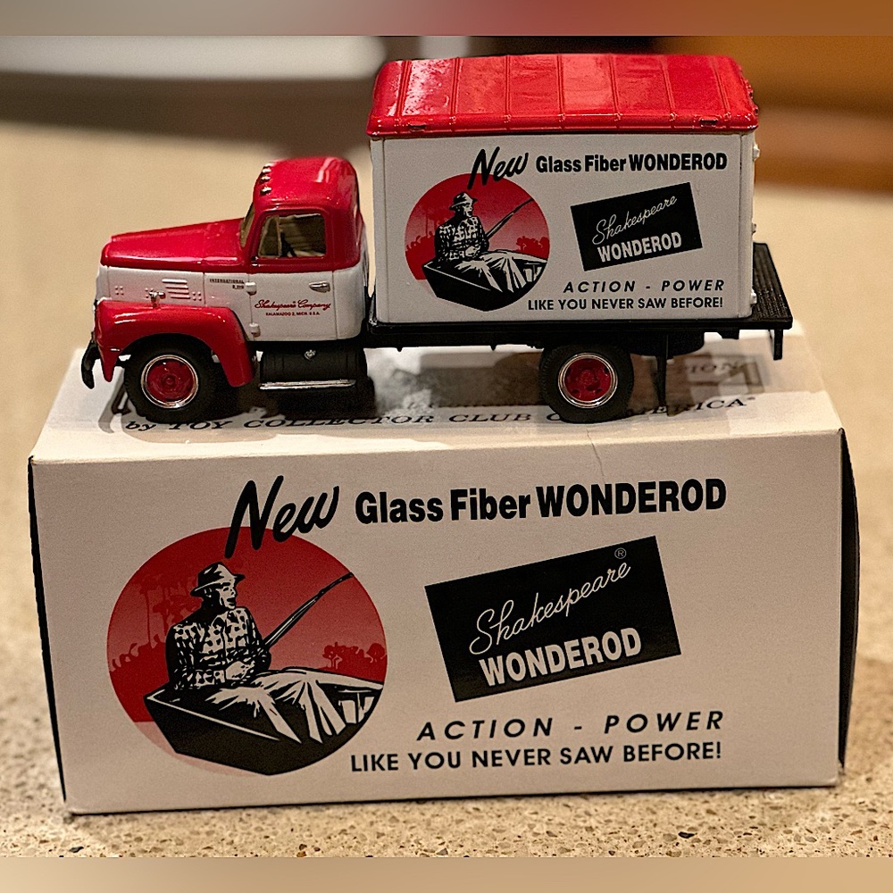 1957 IH DRY GOODS VAN ~SHAKESPEARE WONDEROD By FIRST GEAR INC. #10-1635 W Box